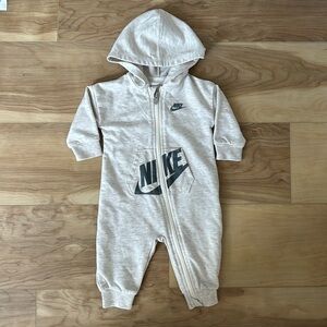 ‼️ SOLD ‼️ NWOT Nike zip up one piece for baby